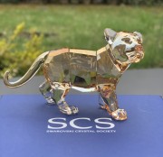 Swarovsk Figur  SCS junger Tiger 2010. Artikel Nr. 1016677 WAN: 900781016677 Größe ca. 8,5 cm Neu 